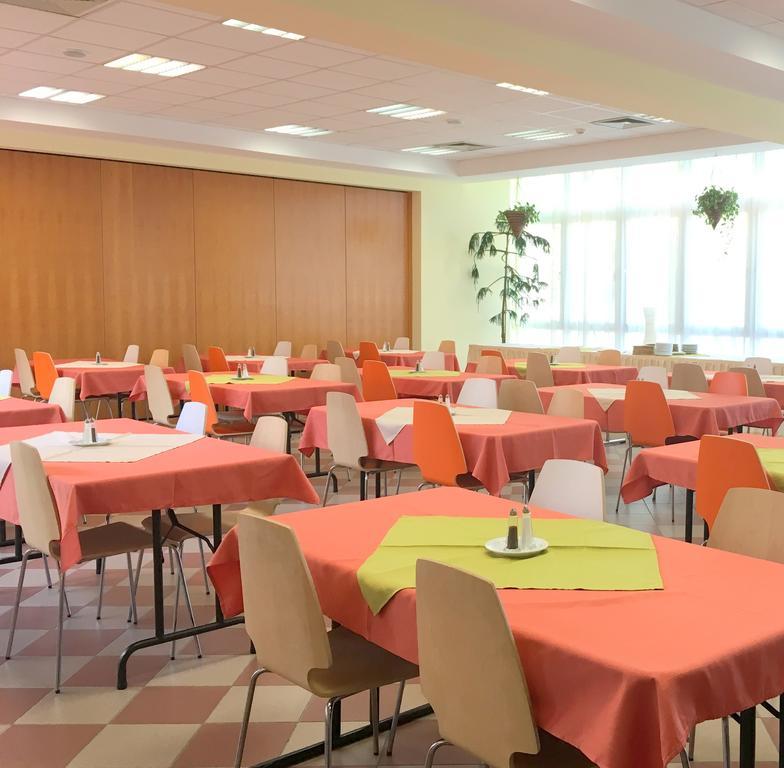 Отель Ceu Konferencia Koezpont Будапешт Экстерьер фото