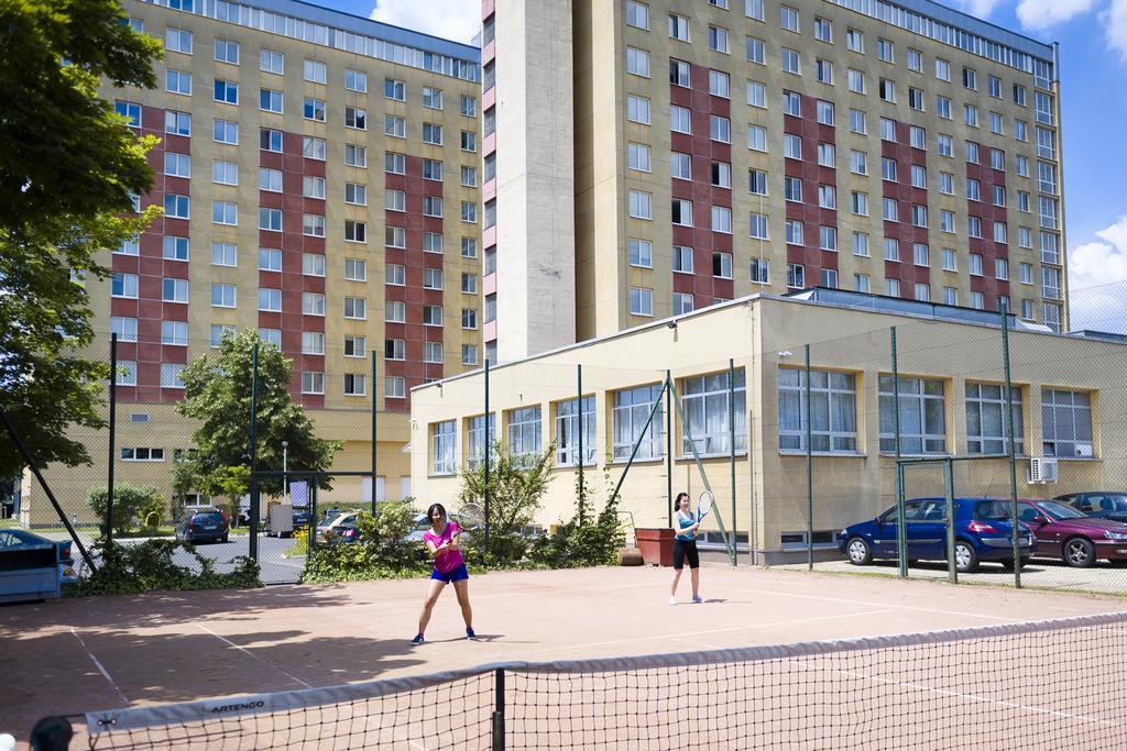 Отель Ceu Konferencia Koezpont Будапешт Экстерьер фото